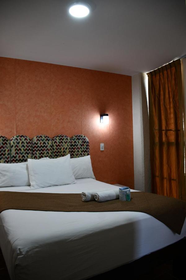 Hotel Flamingos Γκουανταλαχάρα Εξωτερικό φωτογραφία