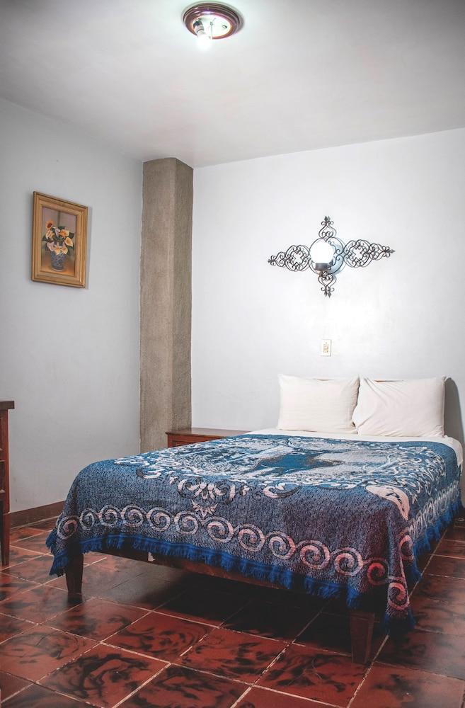 Hotel Flamingos Γκουανταλαχάρα Εξωτερικό φωτογραφία