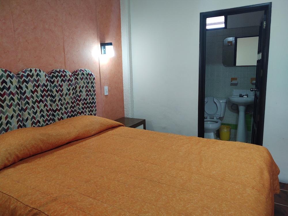 Hotel Flamingos Γκουανταλαχάρα Εξωτερικό φωτογραφία